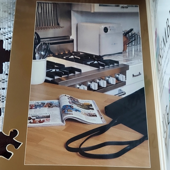 Carol Higgins Clark Mystery Jigsaw Puzzle - Picture 4 of 16